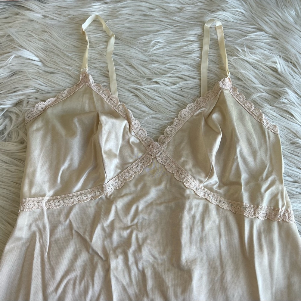 Vintage Sears Full Slip Dress Womens 34 Nylon Coquette Tiered Lace 80s Beige - Picture 2 of 9